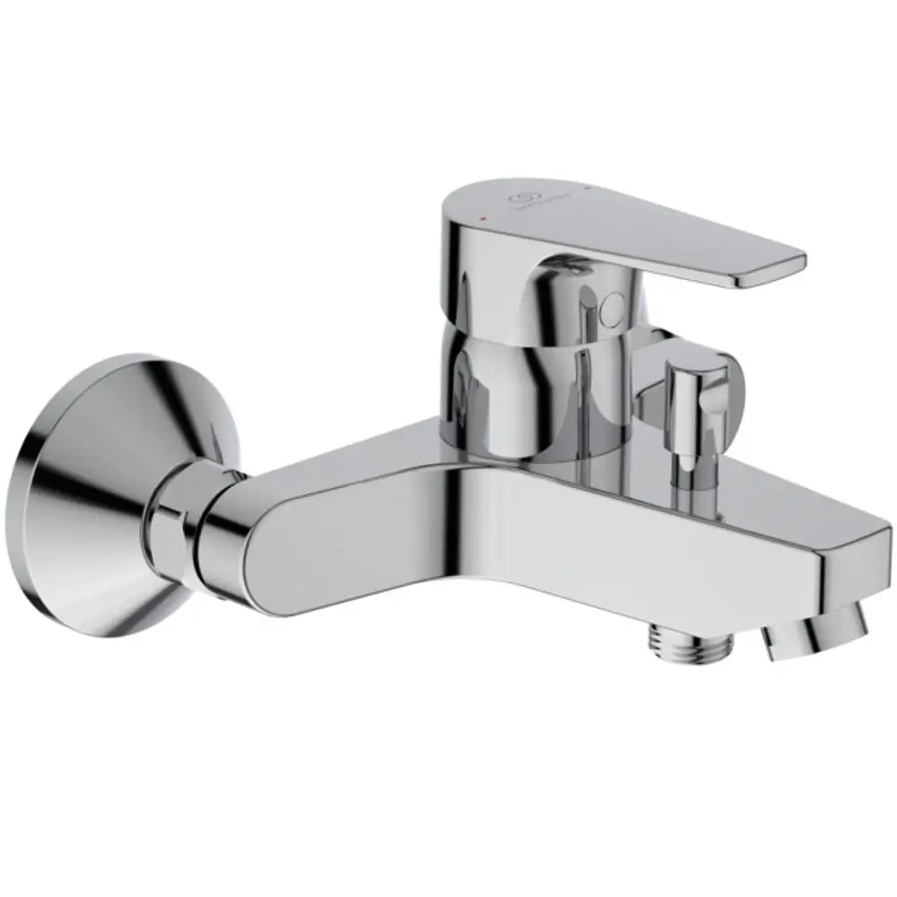 Chromene Badearmatur von Ideal Standard, mit einer seitlichen Hebelbedienung und einem Anschluss für einen Duschschlauch. Modernes Design für Badezimmeranwendungen.